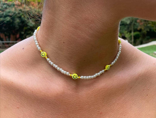 Collar de perlas con caritas 🥰